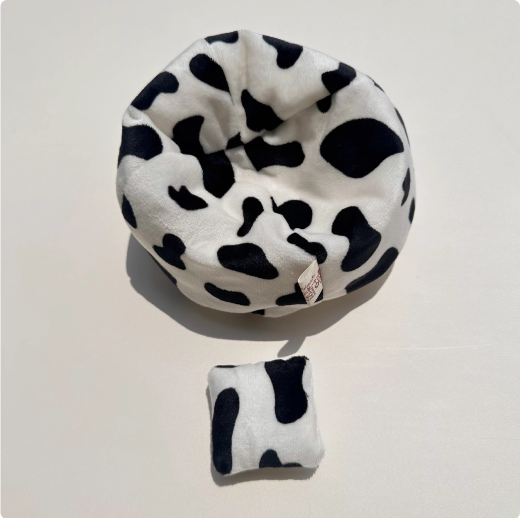 17CM LABUBU pendant doll sofa accessory for car use. Miniature miniature sofa for LABUBU doll, used as shooting prop.