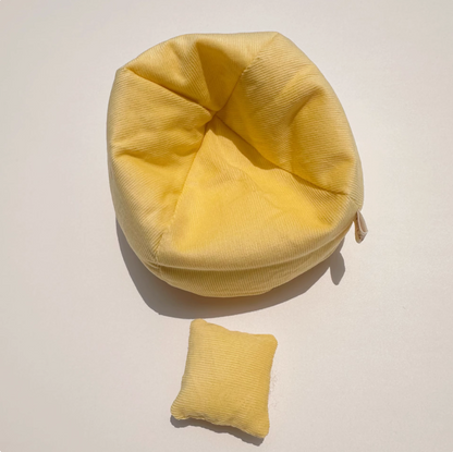 17CM LABUBU pendant doll sofa accessory for car use. Miniature miniature sofa for LABUBU doll, used as shooting prop.
