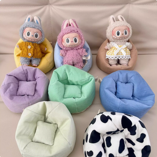 17CM LABUBU pendant doll sofa accessory for car use. Miniature miniature sofa for LABUBU doll, used as shooting prop.